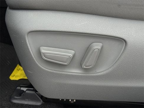 Used 2024 Toyota Highlander LE image 27