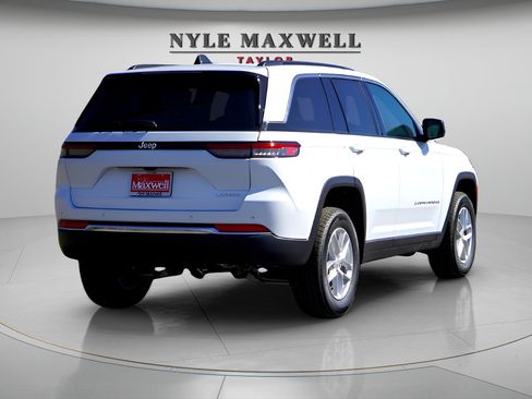 Used 2026 Jeep Grand Cherokee Laredo X RWD image 5