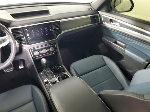Used 2022 Volkswagen Atlas Cross Sport SEL R-Line image 17