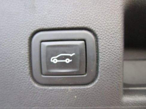 Used 2021 Chevrolet Equinox Premier FWD image 22