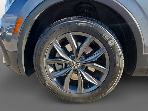 Used 2023 Volkswagen Tiguan SE w/ Panoramic Sunroof Package image 14