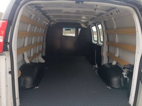 Used 2024 GMC Savana 2500 w/ Driver Convenience Package image 11