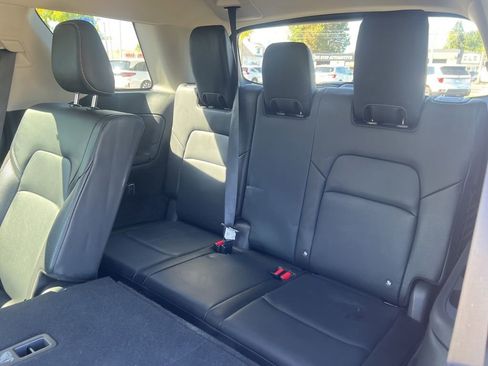 Used 2022 Nissan Pathfinder SL image 25