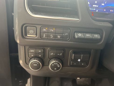 Used 2022 Chevrolet Tahoe Premier w/ Premium Package image 14