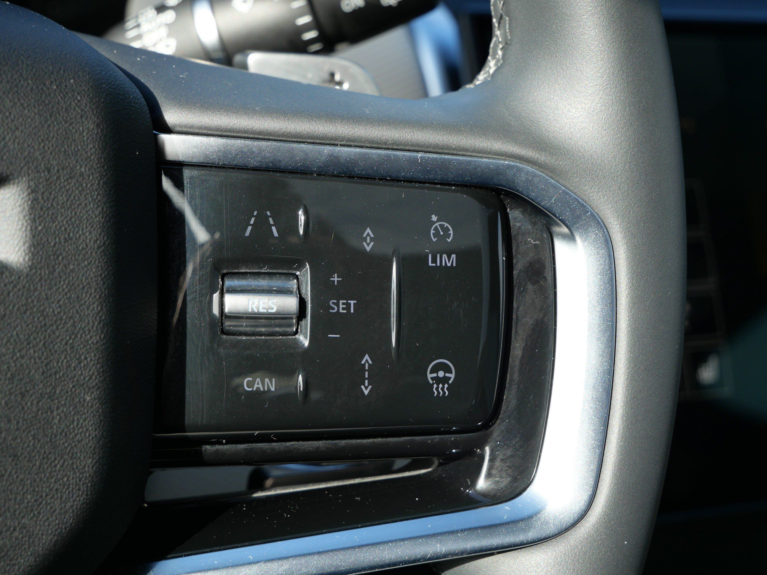 Used 2025 Land Rover Discovery Sport Dynamic SE AWD/4WD image 25