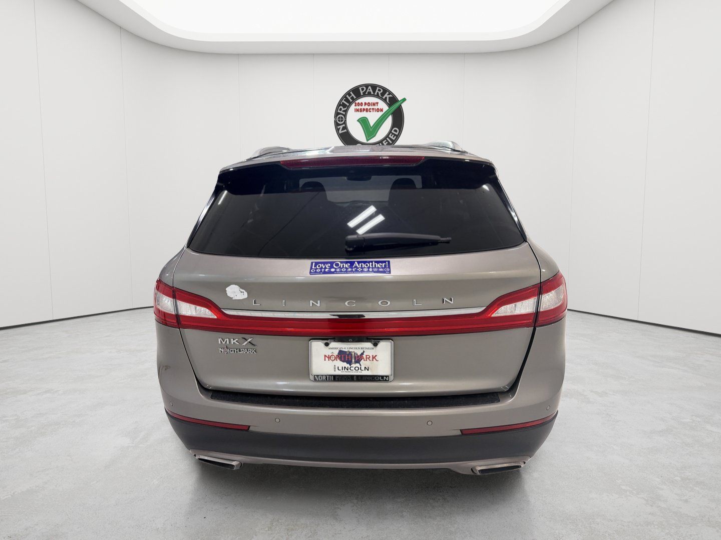 Used 2016 Lincoln MKX Reserve w/ Climate Package FWD image 4