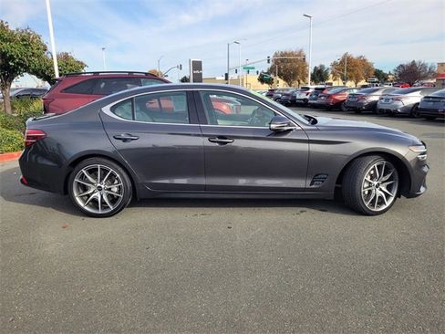 Used 2024 Genesis G70 2.5T image 3