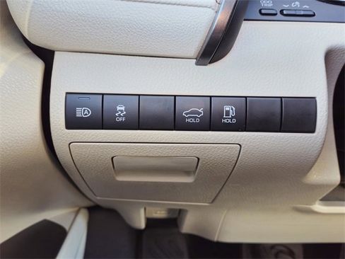 Used 2020 Toyota Camry XLE image 22