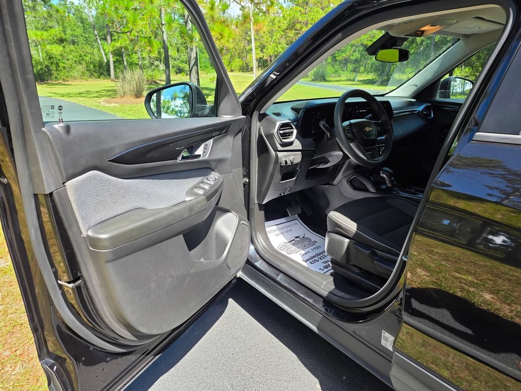 Used 2025 Chevrolet TrailBlazer LT FWD image 10
