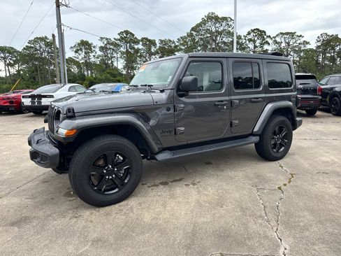 Used 2022 Jeep Wrangler Unlimited Sahara AWD/4WD image 7