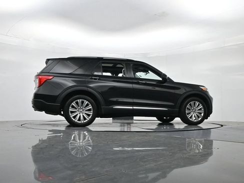 Certified 2023 Ford Explorer Limited w/ Limited Technology Package AWD/4WD image 34