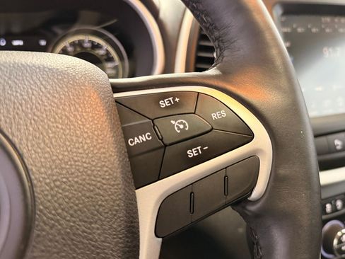 Used 2017 Jeep Cherokee Overland w/ Heavy Duty Protection Group image 31