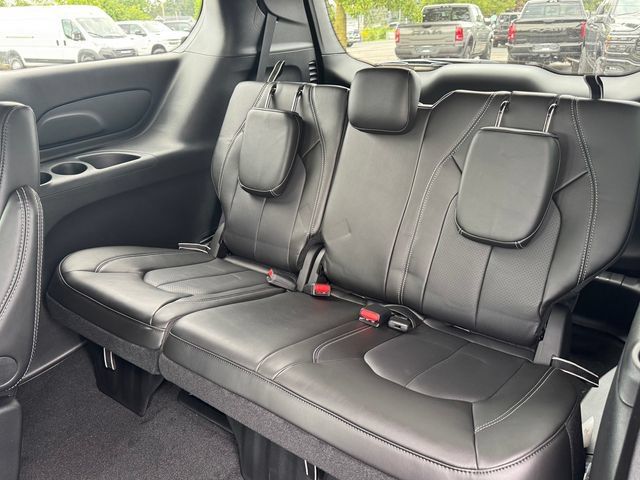New 2027 Chrysler Pacifica Select AWD/4WD image 21
