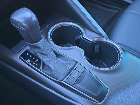 Used 2022 Toyota Camry SE image 26