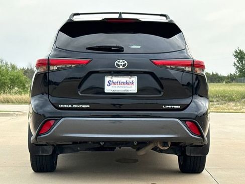 Used 2021 Toyota Highlander Limited FWD image 7