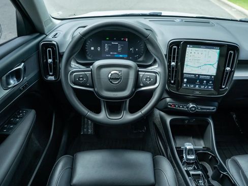 Used 2024 Volvo XC40 B5 Plus AWD/4WD image 19