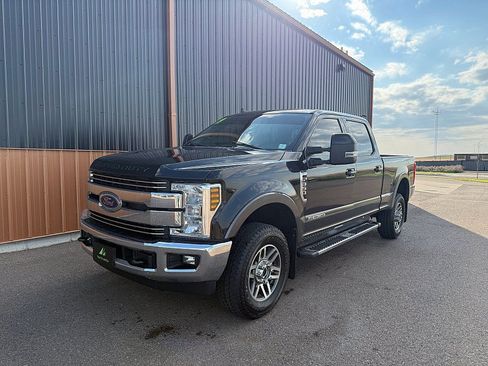 Used 2019 Ford F350 Lariat w/ Lariat Ultimate Package AWD/4WD image 2