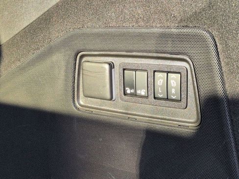 Certified 2025 Cadillac Escalade ESV Premium Luxury RWD image 30