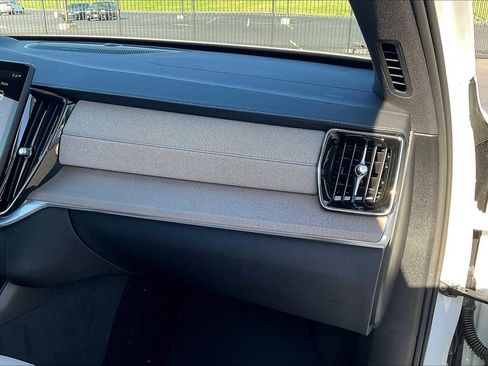 New 2026 Volvo XC90 T8 Plus w/ Protection Package Premier image 29