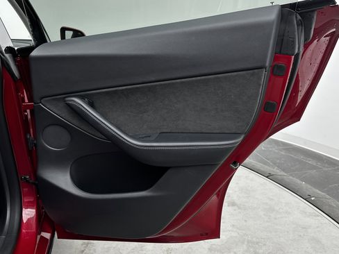 Used 2021 Tesla Model Y Long Range image 33