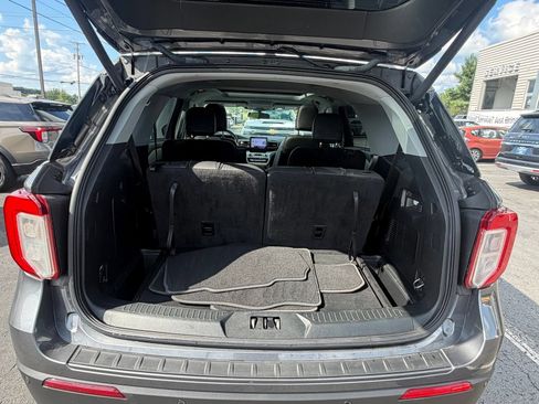 Used 2022 Ford Explorer XLT w/ Equipment Group 202A AWD/4WD image 38