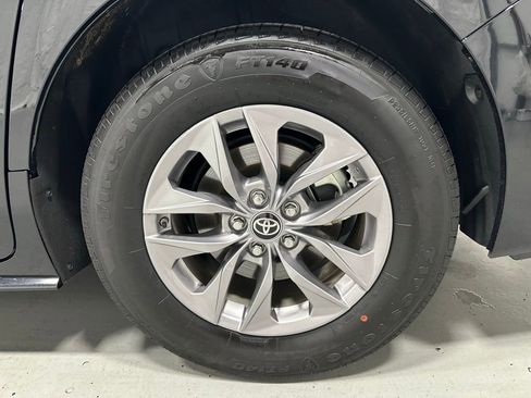 Used 2025 Toyota Sienna XLE image 68