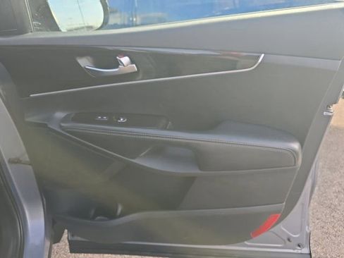 Used 2020 Kia Sorento LX image 16