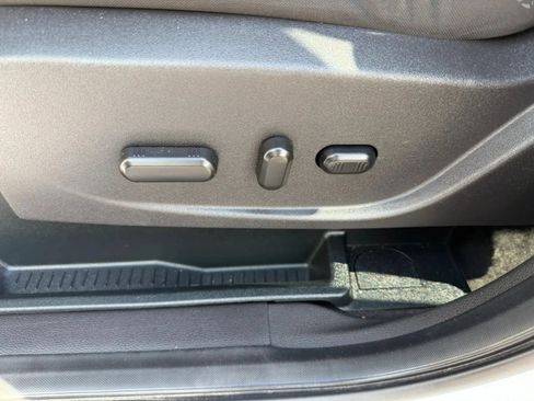 Used 2018 Ford Escape SE FWD image 14