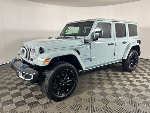 Used 2024 Jeep Wrangler Unlimited Sahara AWD/4WD image 6