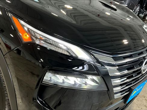 Used 2025 Nissan Rogue S AWD/4WD image 31