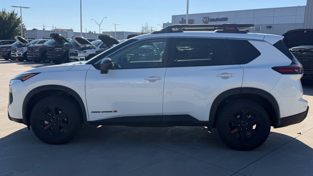 Used 2026 Nissan Rogue SV AWD/4WD image 2