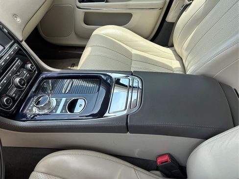 Used 2013 Jaguar XJ w/ Front Seat Comfort Pkg RWD image 20