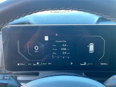 Used 2025 Kia Carnival SX w/ SX Dark Edition Package image 23