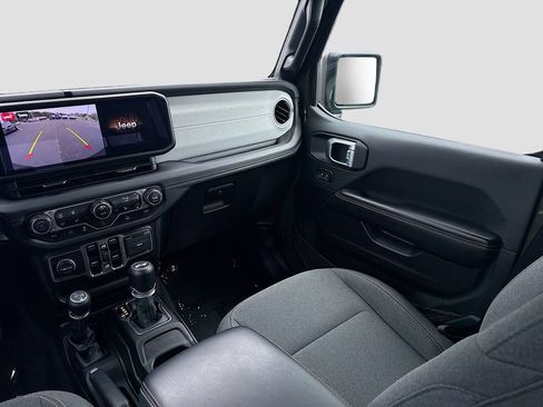 Used 2024 Jeep Wrangler Unlimited Sahara w/ Technology Group AWD/4WD image 27