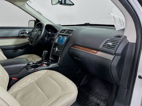 Used 2019 Ford Explorer Platinum image 31