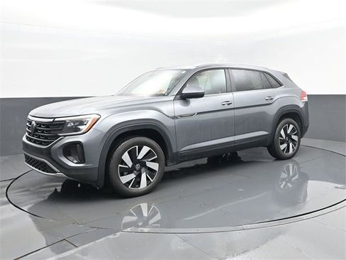 Used 2025 Volkswagen Atlas Cross Sport SE image 2