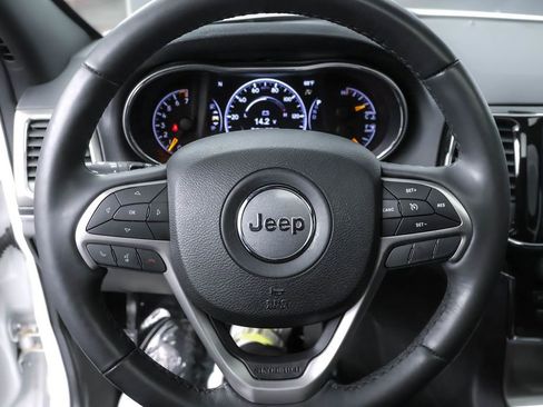 Used 2022 Jeep Grand Cherokee Limited image 17