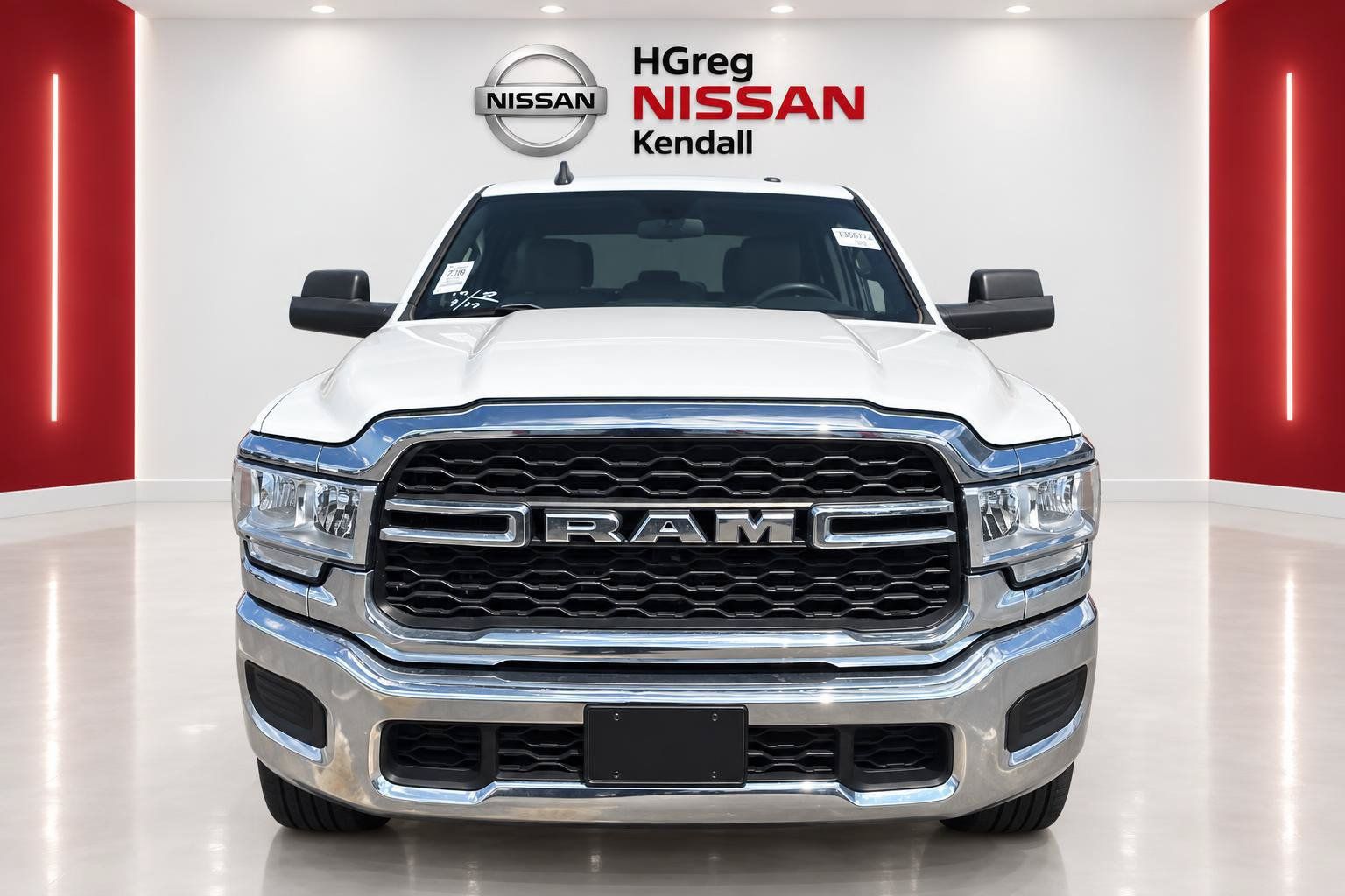 Used 2022 RAM 2500 Tradesman w/ Chrome Appearance Group AWD/4WD image 5