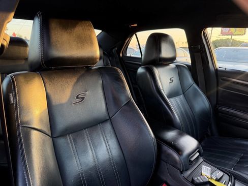 Used 2015 Chrysler 300 S image 28