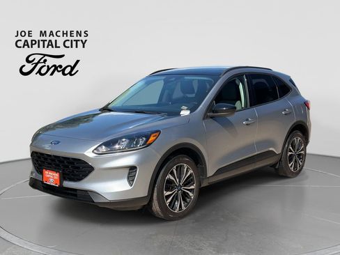 Used 2022 Ford Escape SE w/ SE Sport Appearance Package AWD/4WD image 9