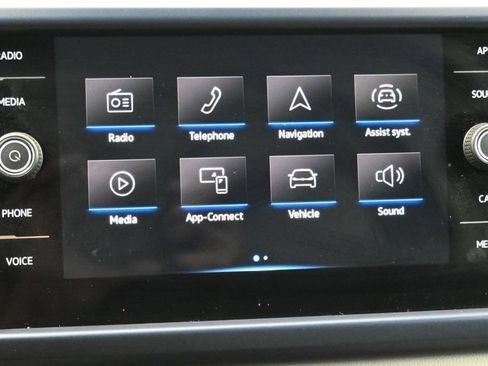 Used 2023 Volkswagen Taos SE w/ Panoramic Sunroof Package FWD image 24
