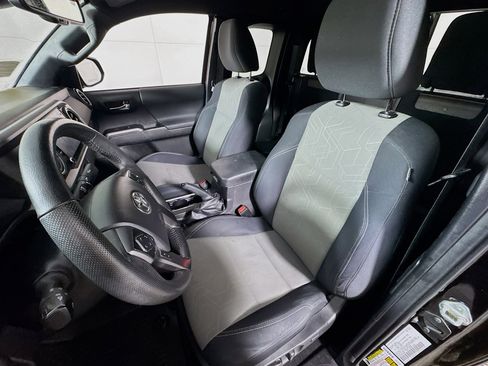 Used 2021 Toyota Tacoma TRD Sport image 13