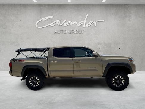 Used 2018 Toyota Tacoma TRD Off-Road w/ Technology Package AWD/4WD image 17