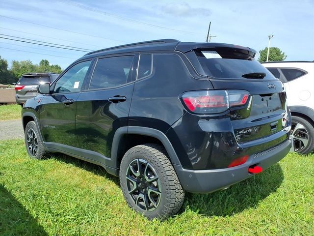 Used 2024 Jeep Compass Trailhawk w/ Trailhawk Elite Group AWD/4WD image 6