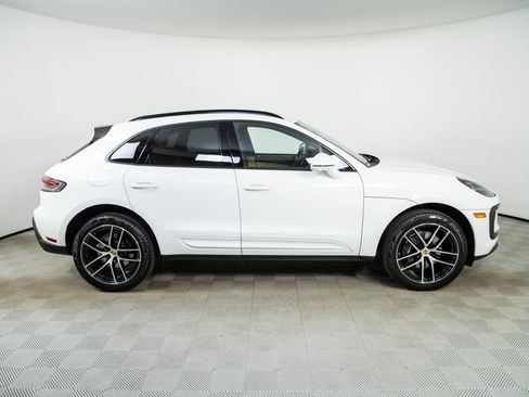Certified 2024 Porsche Macan AWD/4WD image 28