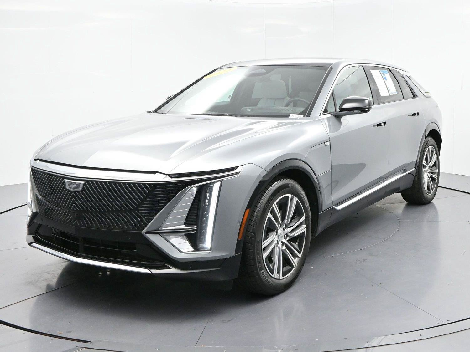 Used 2024 Cadillac Lyriq Luxury AWD/4WD image 3