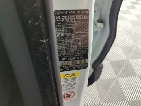 Used 2017 Land Rover Range Rover Evoque SE Premium image 40