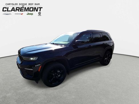 Used 2024 Jeep Grand Cherokee Limited w/ Black Appearance Package AWD/4WD image 4