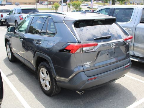 Used 2020 Toyota RAV4 XLE w/ Carpet Mat Package FWD image 6