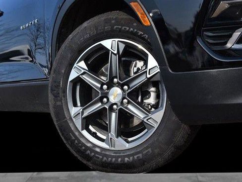 Used 2025 Chevrolet Blazer LT image 3